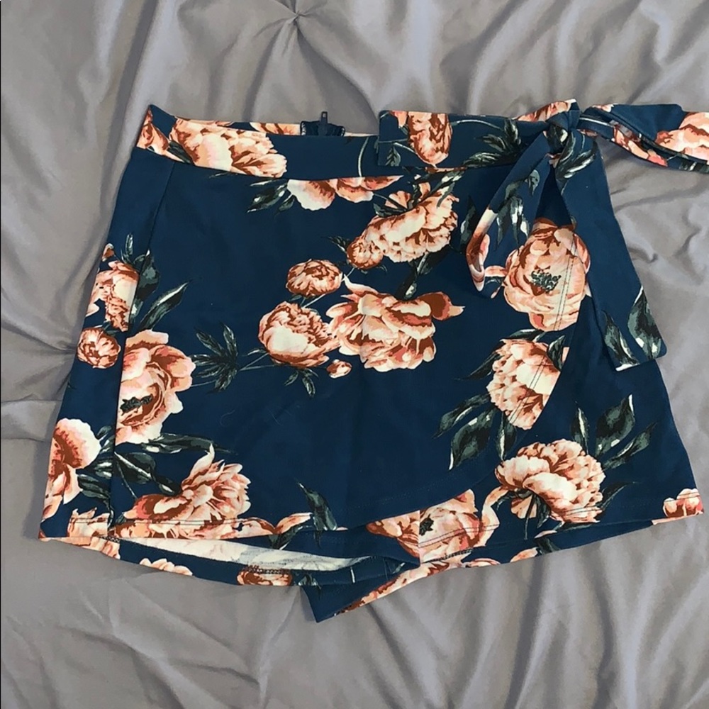 Navy floral skort